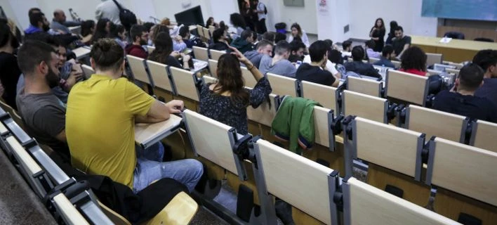 Φοιτήτριες σε πανεπιστήμιο της Αθήνας καταγγέλλουν τον καθηγητή τους- «Κλείδωνε την πόρτα και μας χάιδευε»
